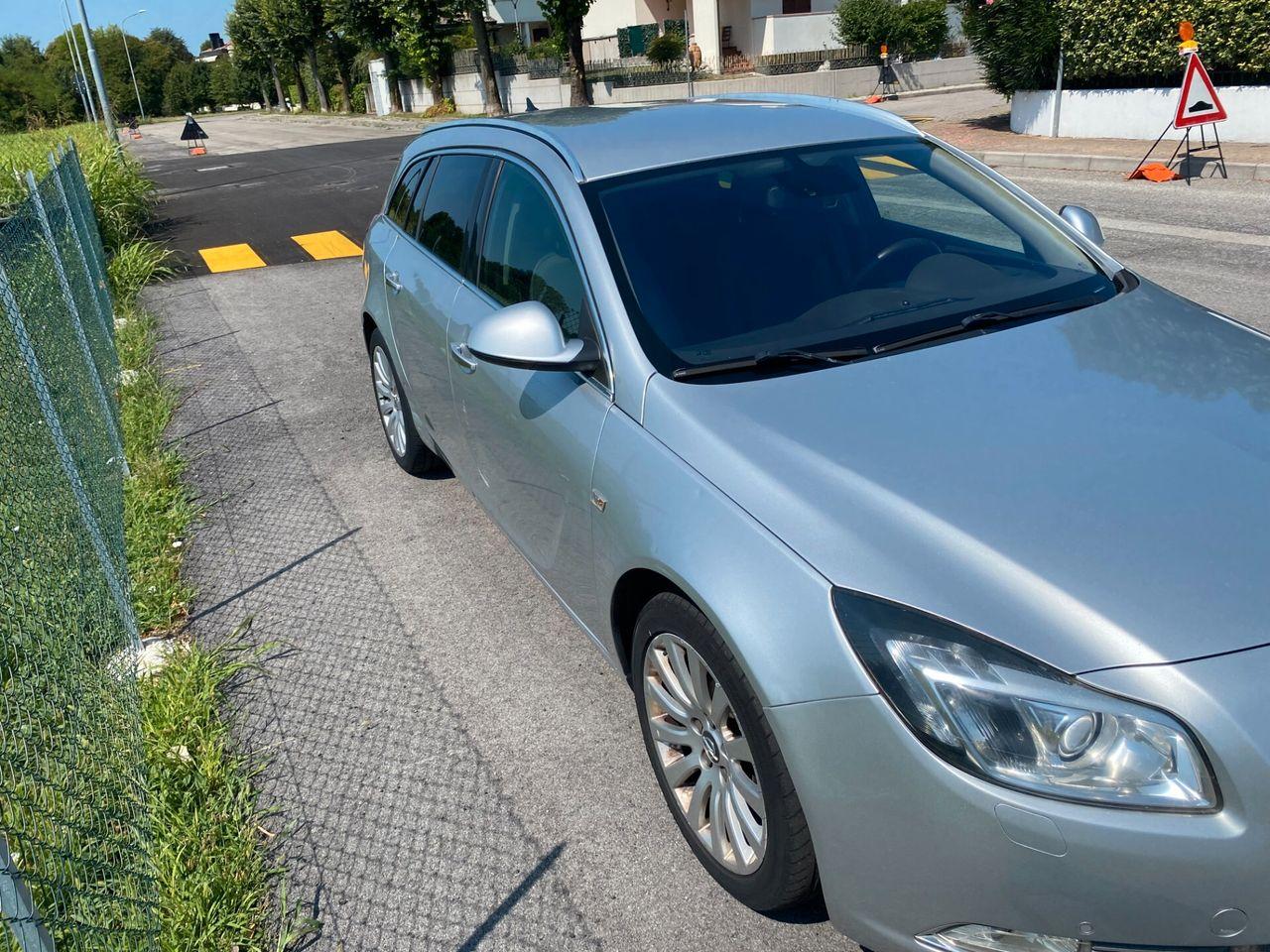 Opel Insignia 2010 — interior