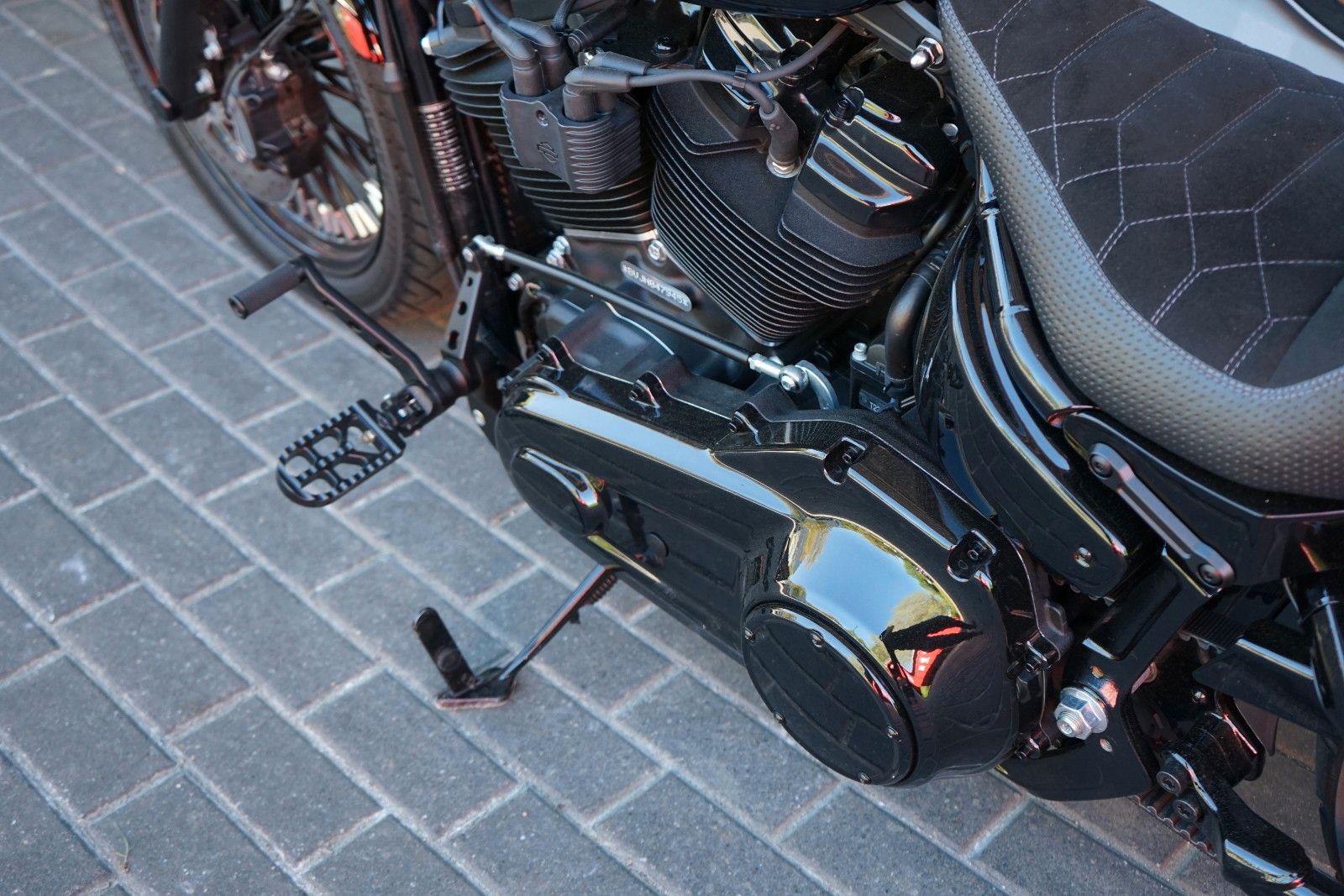 Fahrzeugabbildung Harley-Davidson Softail Custombike - Jekill - Big Spoke - LED
