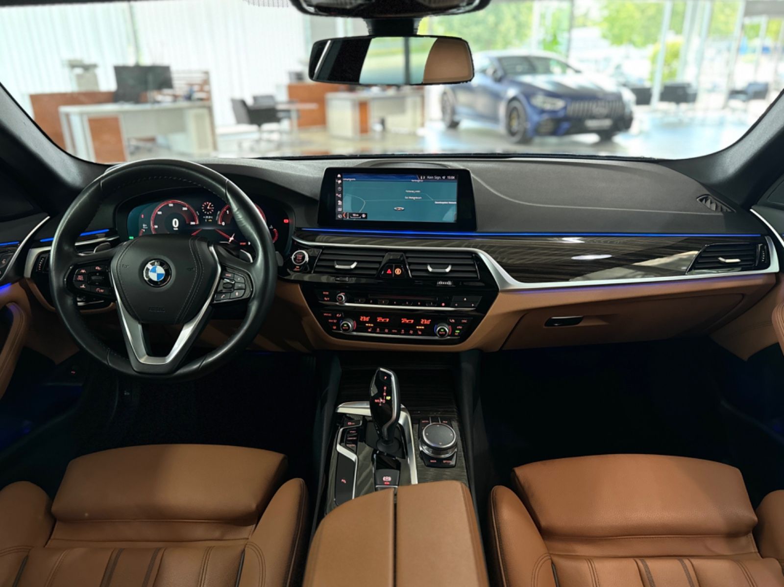 Fahrzeugabbildung BMW 520d xD Sport Line Panorama Kamera HUD DAB HiFi