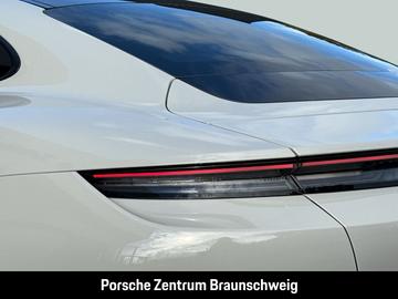 صورة 10 لـ 2025 Porsche TAYCAN