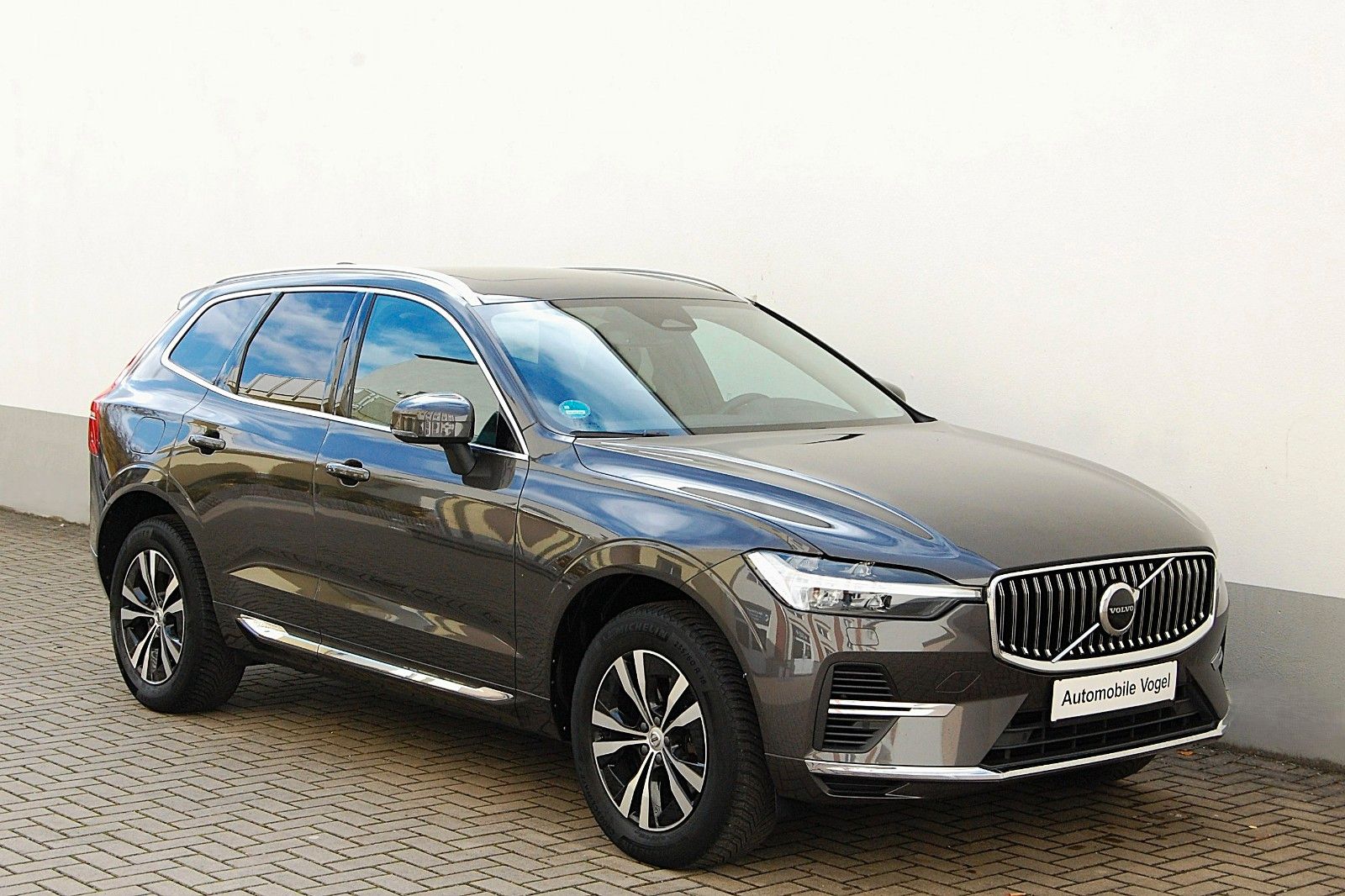 Volvo XC60 T6 Recharge AWD Core Leder Panoramadach imagem 2