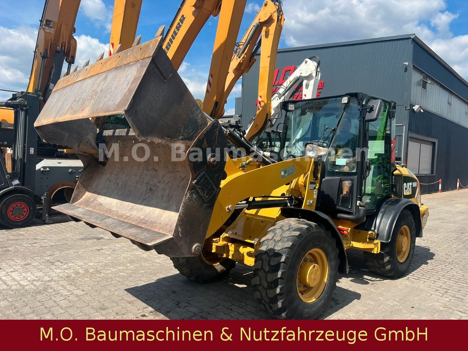 Fahrzeugabbildung CAT 906 H -2 / Klappschauefl / Gabel / SW/