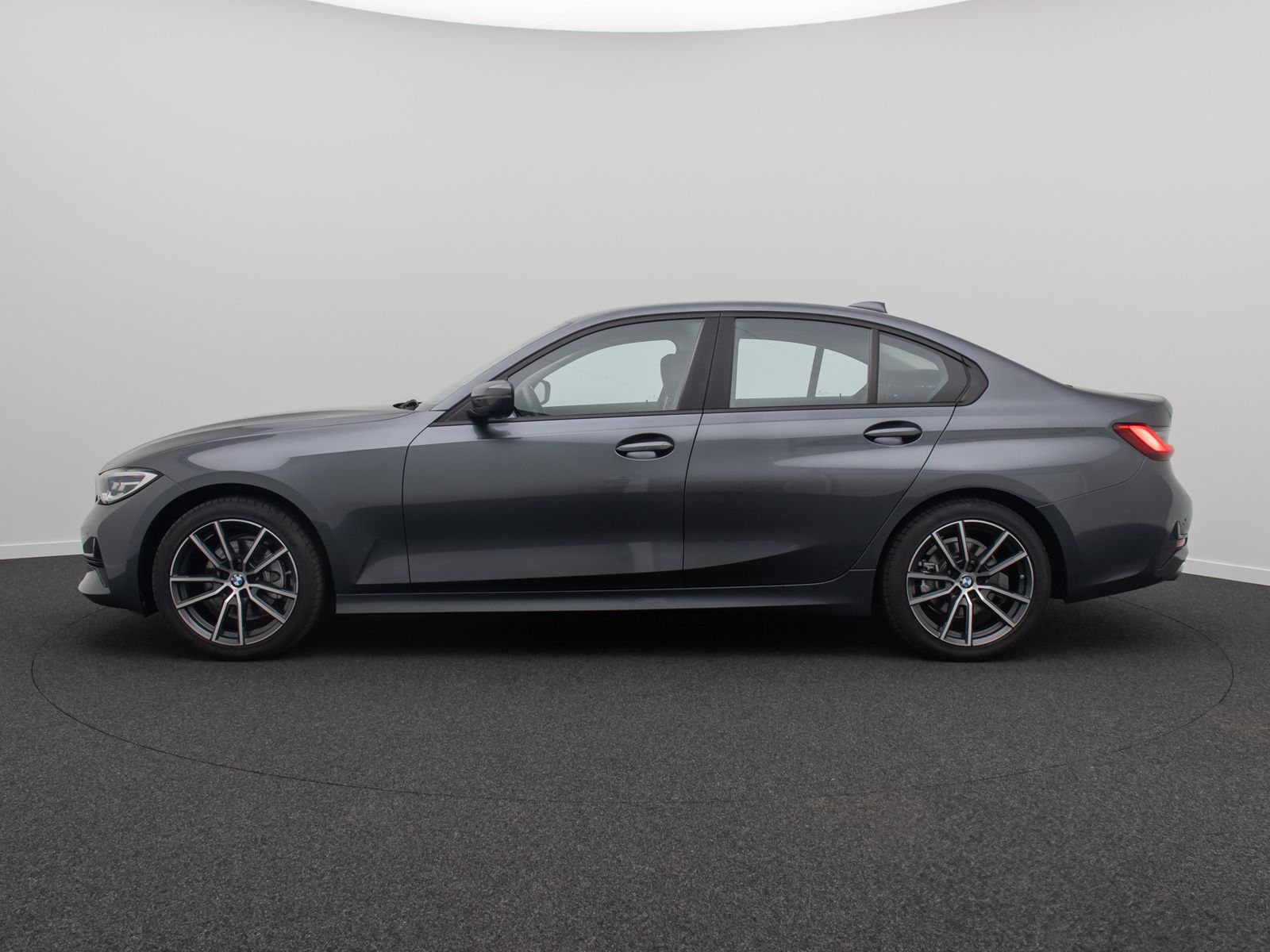 Fahrzeugabbildung BMW 320i Alarm PDC Komfort LED FernlichtAss HiFi 18"