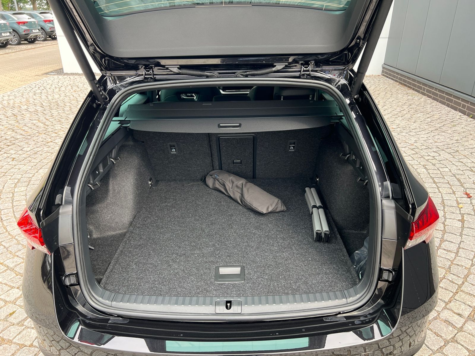 Fahrzeugabbildung SKODA Octavia Combi RS 2.0 TSI DSG *AHK,CANTON,Panoram