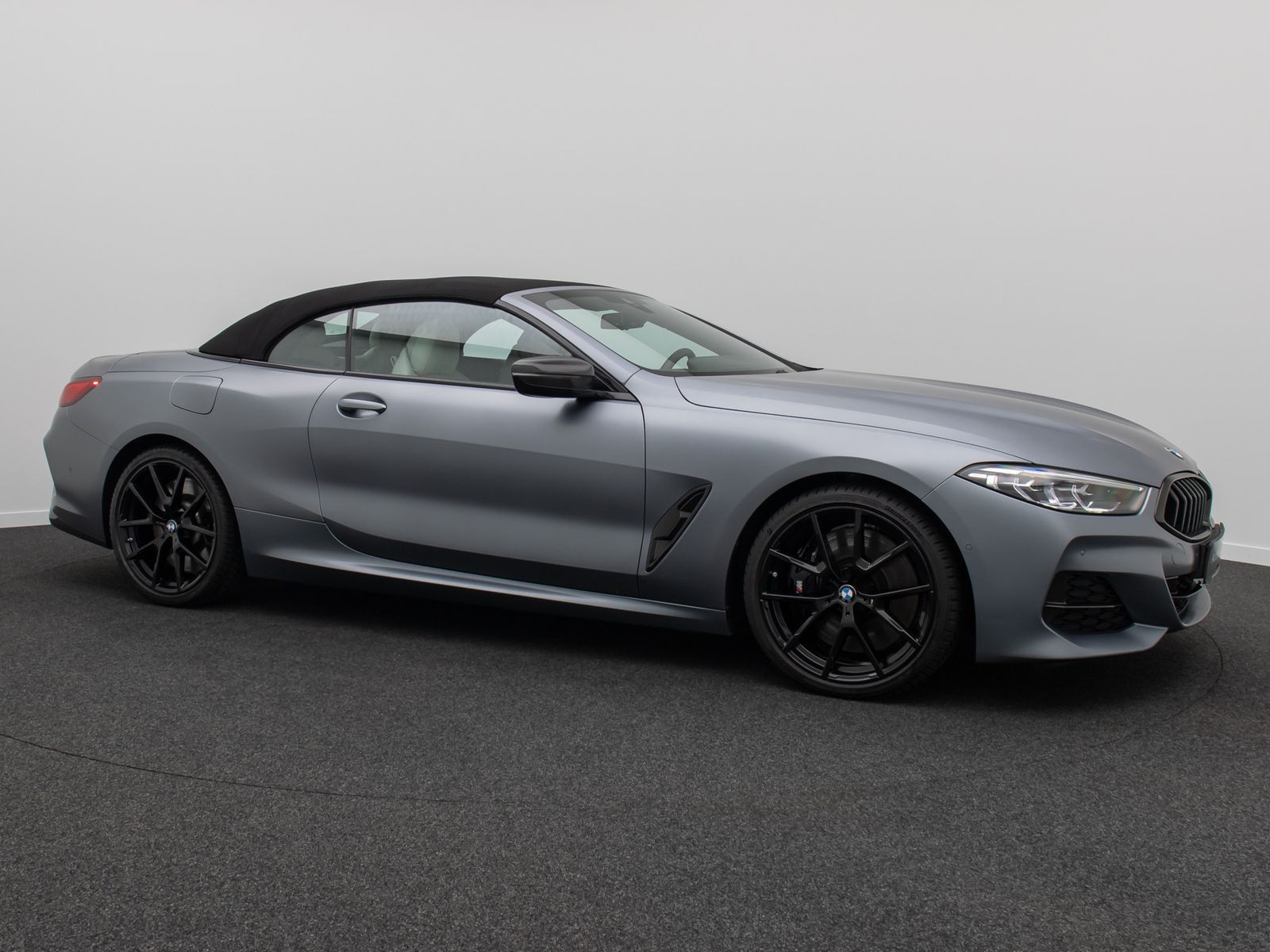 Fahrzeugabbildung BMW 840d xD Cabrio Individual B&W SoftClos HUD VOLL
