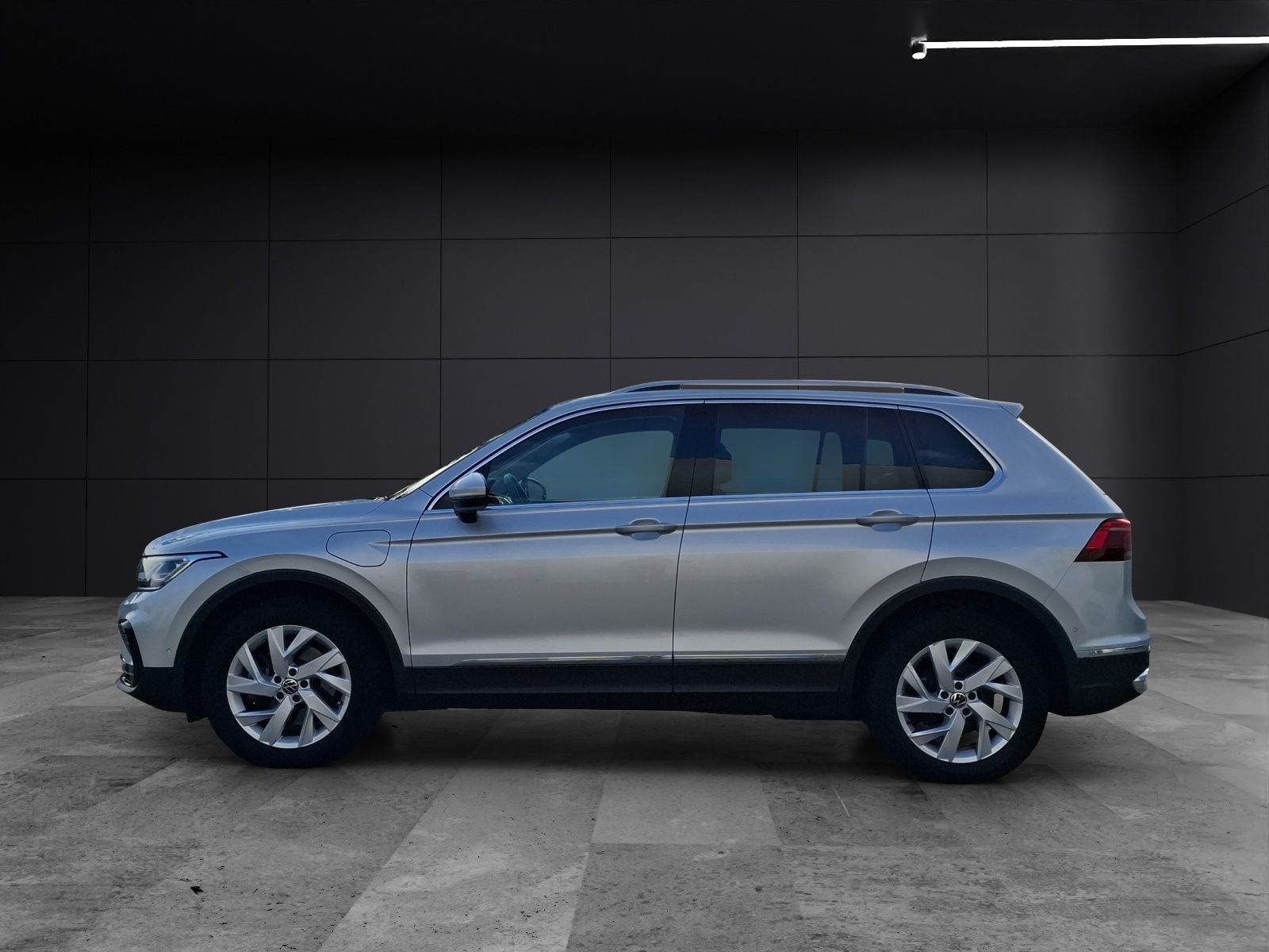 Fahrzeugabbildung Volkswagen Tiguan eHybrid Elegance DSG Matrix AHK Navi AID