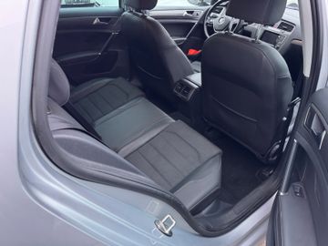 Volkswagen Golf - 8