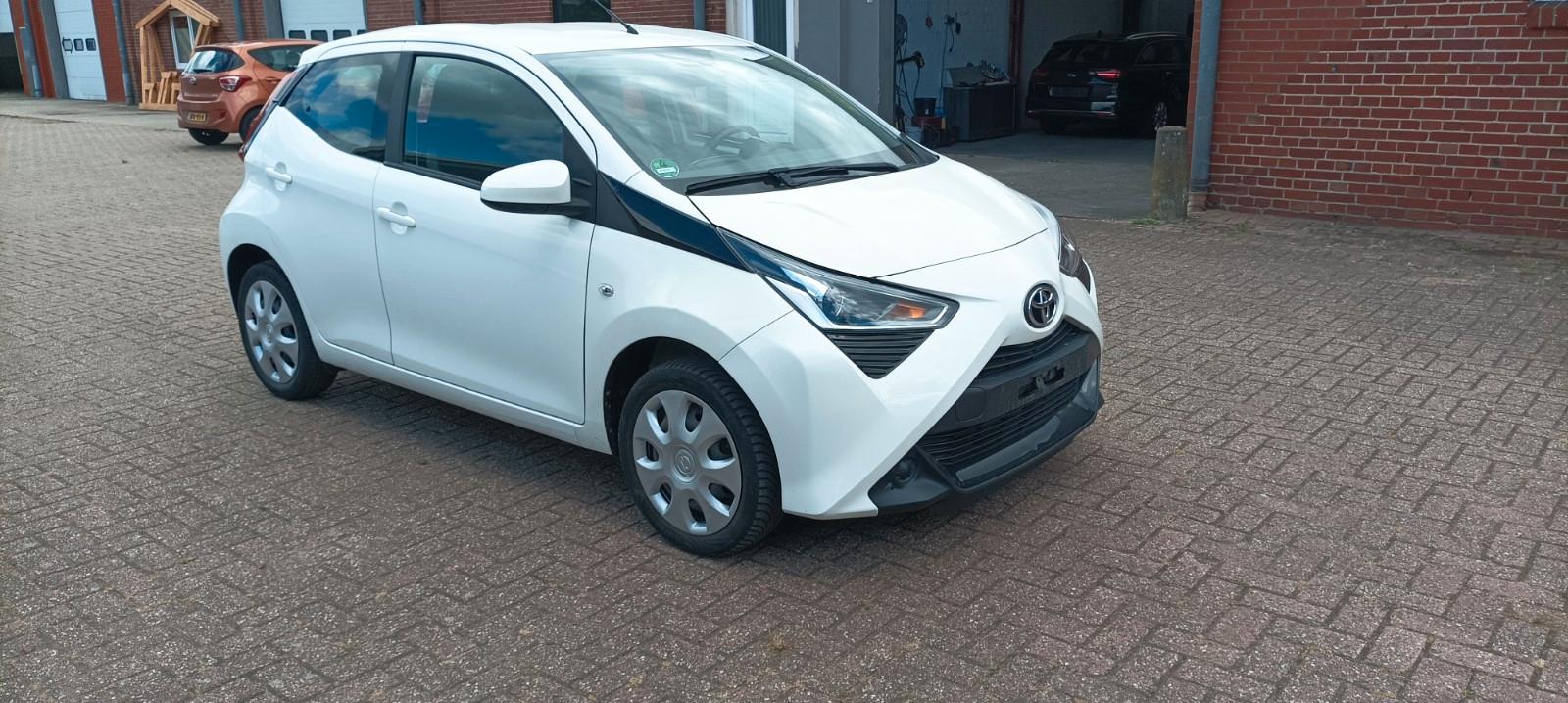 Toyota Aygo (X) 1,0-l-VVT-i x-play Led Klima Facelift
