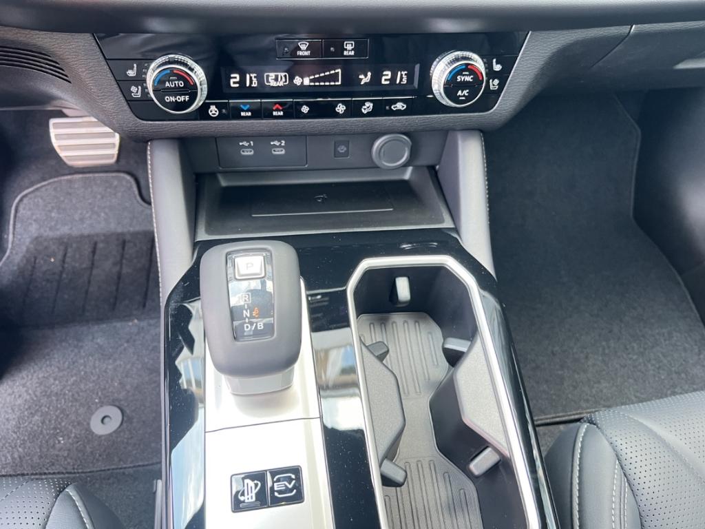 Mitsubishi Plug-in Hybrid Outlander TOP BLACK LUXURY MASSAG