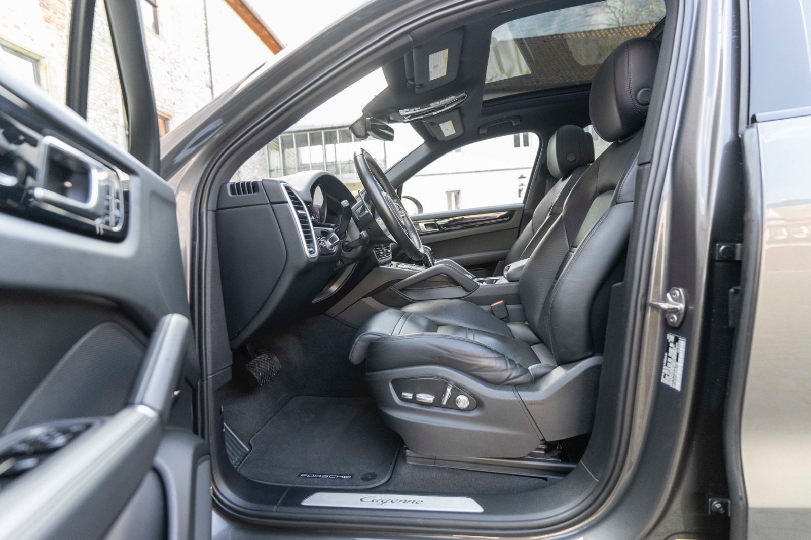 Fahrzeugabbildung Porsche Cayenne E-Hybrid  SPORT CHRONO BOSE LED  360°