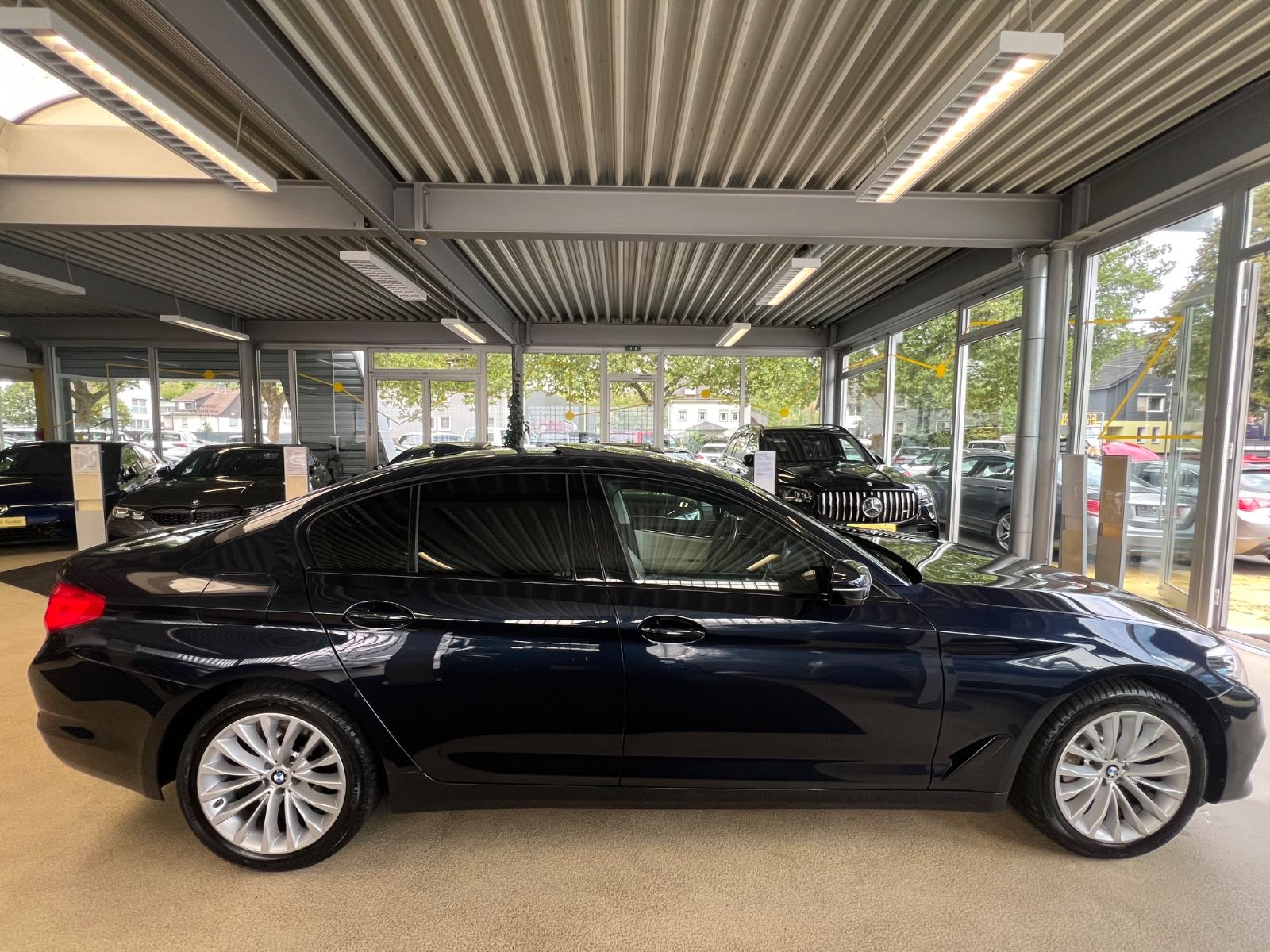 Fahrzeugabbildung BMW 525 d Lim. Luxury Line * SCHIEBEDACH *AMBIENTE*