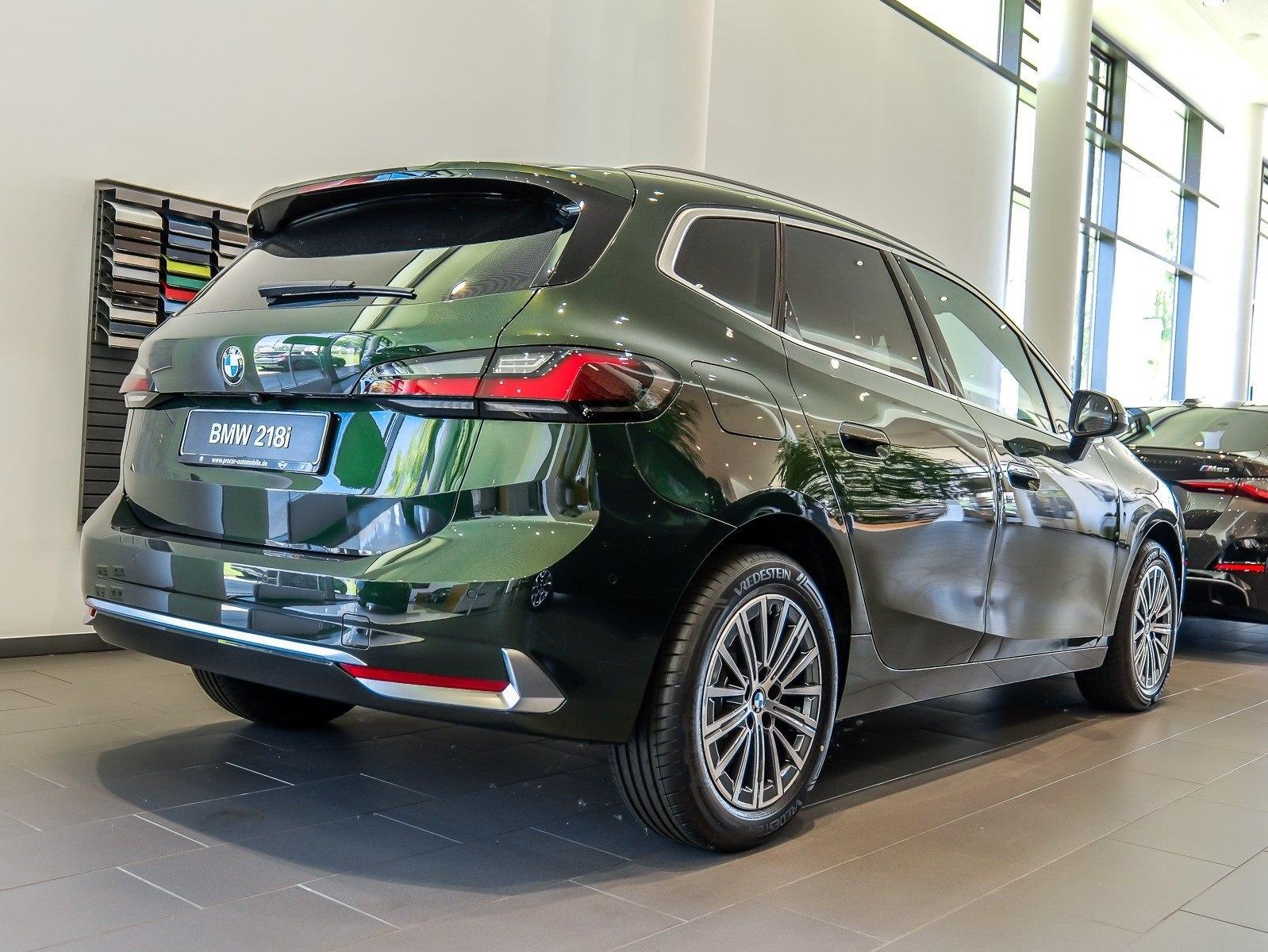 BMW 218i Active Tourer Luxury Line PANO RFK NAVI LM