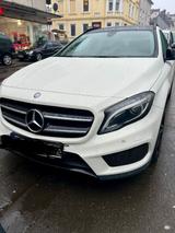 Mercedes-Benz Mercedes Benz GLA 220 AMG - Mercedes-Benz GLA 220: Limousine