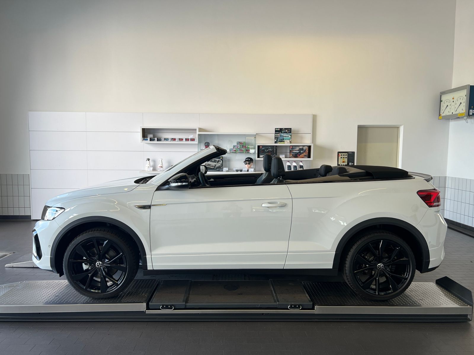 Fahrzeugabbildung Volkswagen T-Roc Cabriolet R-Line 1.5 TSI DSG *AHK, Soundsy