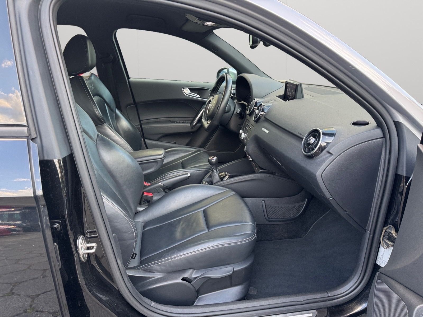 Fahrzeugabbildung Audi S1 Sportback 2.0 TFSI quattro*LED*PDC*Leder*Xeno
