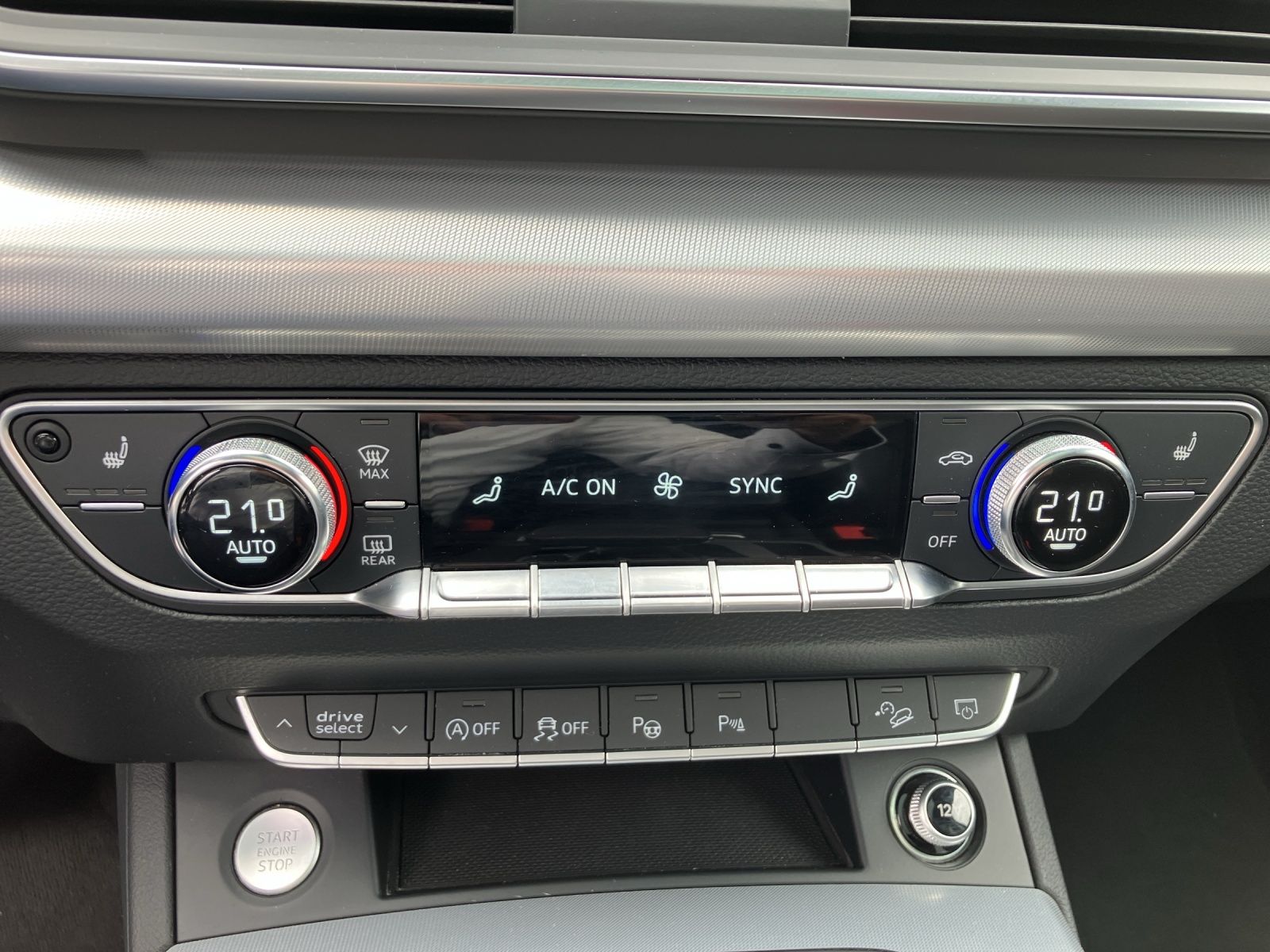 Fahrzeugabbildung Audi Q5 40 TDI quattro S-Line Matrix Navi ACC STHZ SH