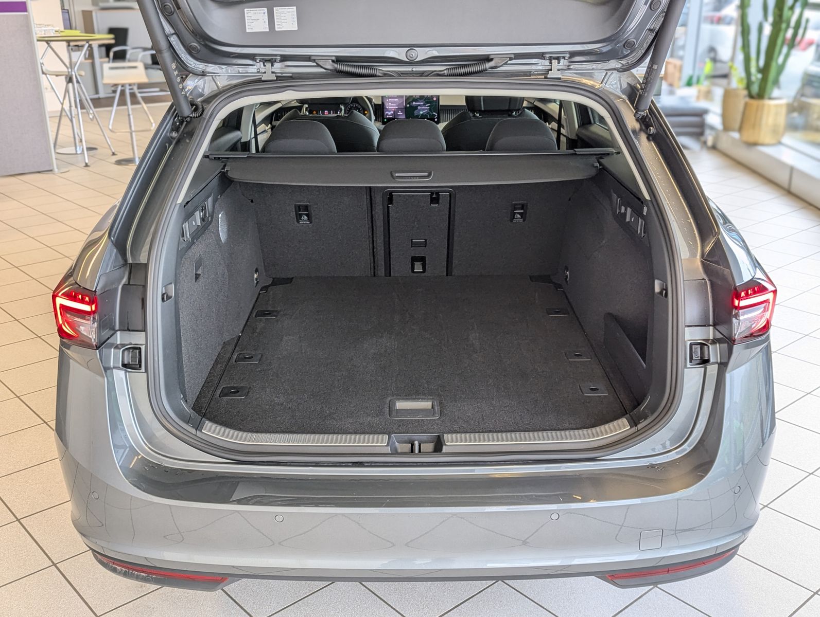 Fahrzeugabbildung SKODA Superb 2.0TDI DSG 4x4 Pano Matrix ACC AHK 5J Gar
