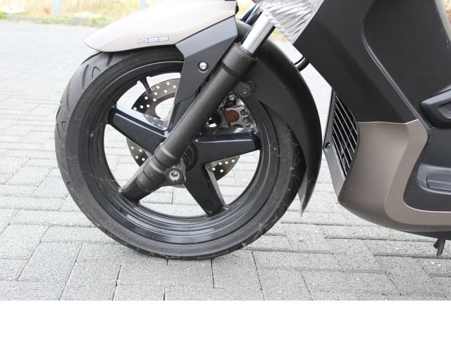 Yamaha X-Max 250 ABS +ARROW