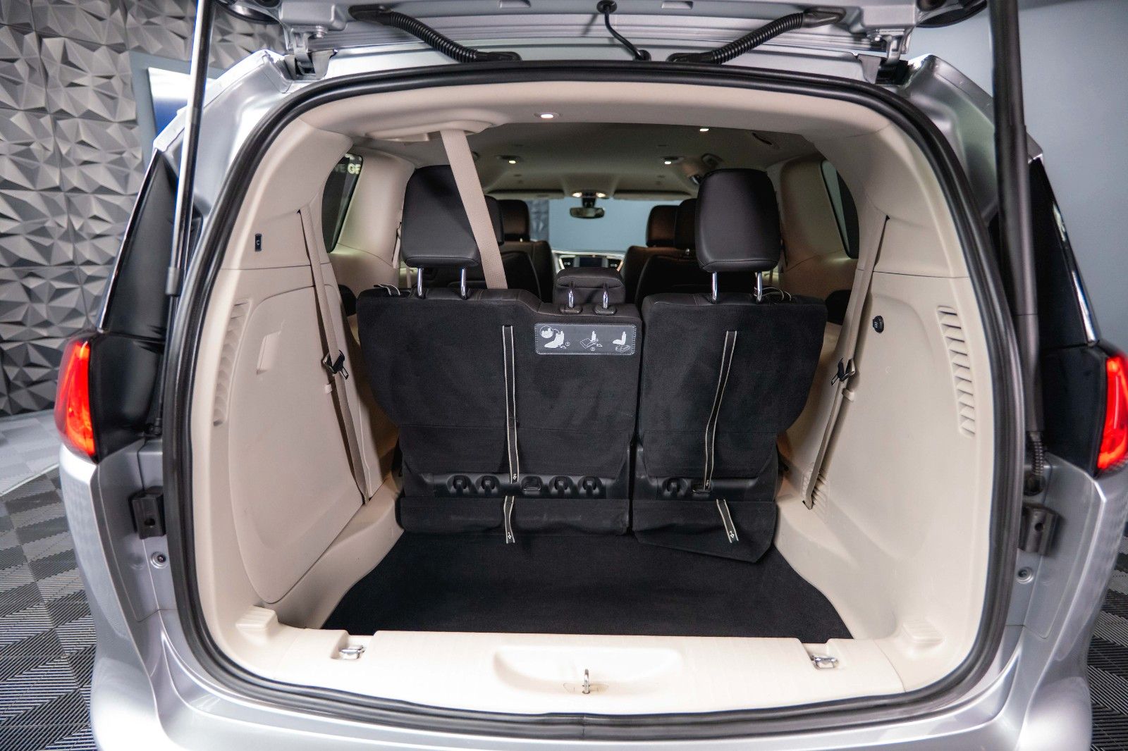 Fahrzeugabbildung Chrysler Pacifica 3.6 V6 Touring L *7 Sitze*LED*Kamera*