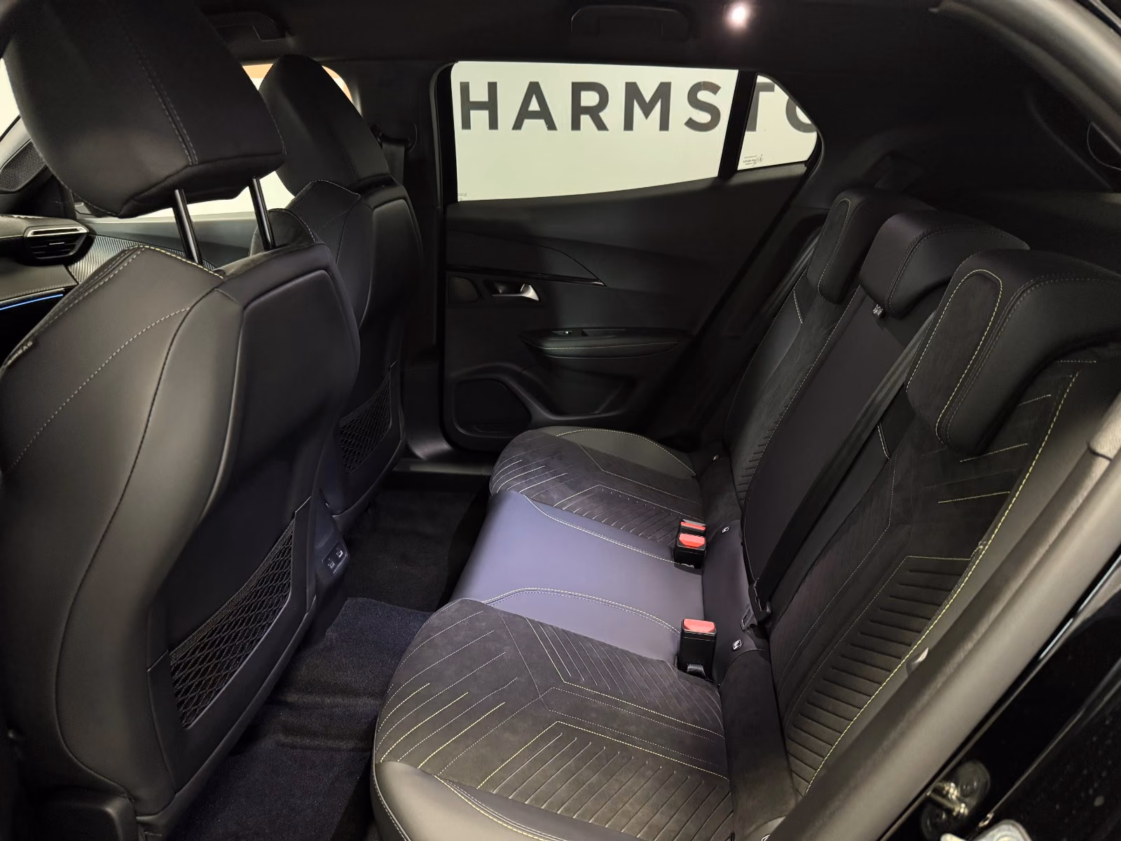 Peugeot 2008 Hybrid 145 GT Exclusive AHK 360Grad Kam.