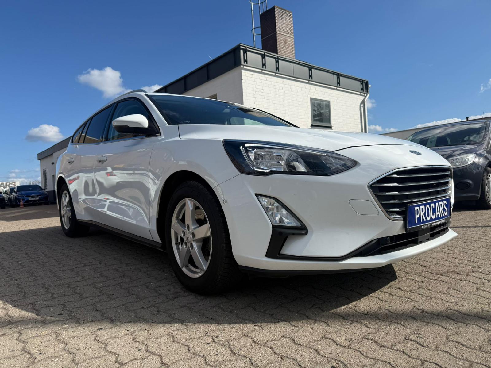 Ford Focus Titanium 1.0 AUT. NAVI*LED*R-CAM*ACC*TOTW