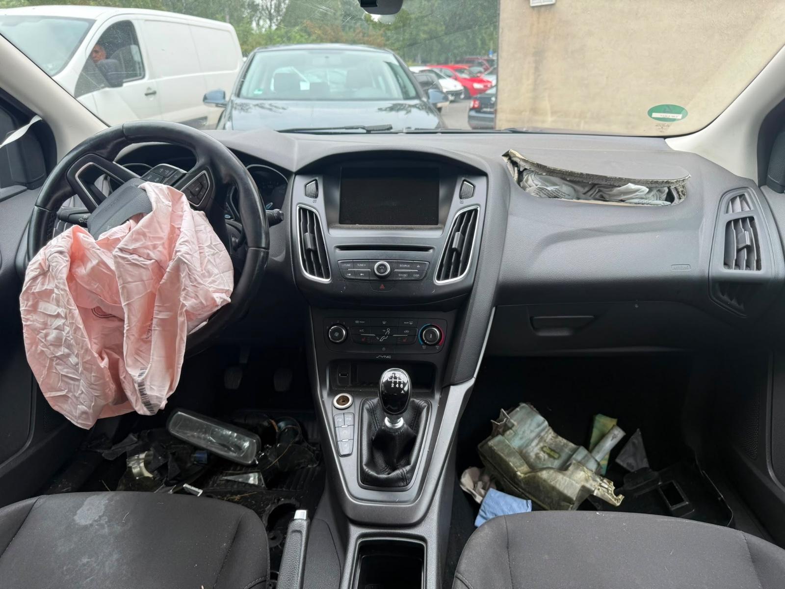 Ford Focus 2015 — photo 10