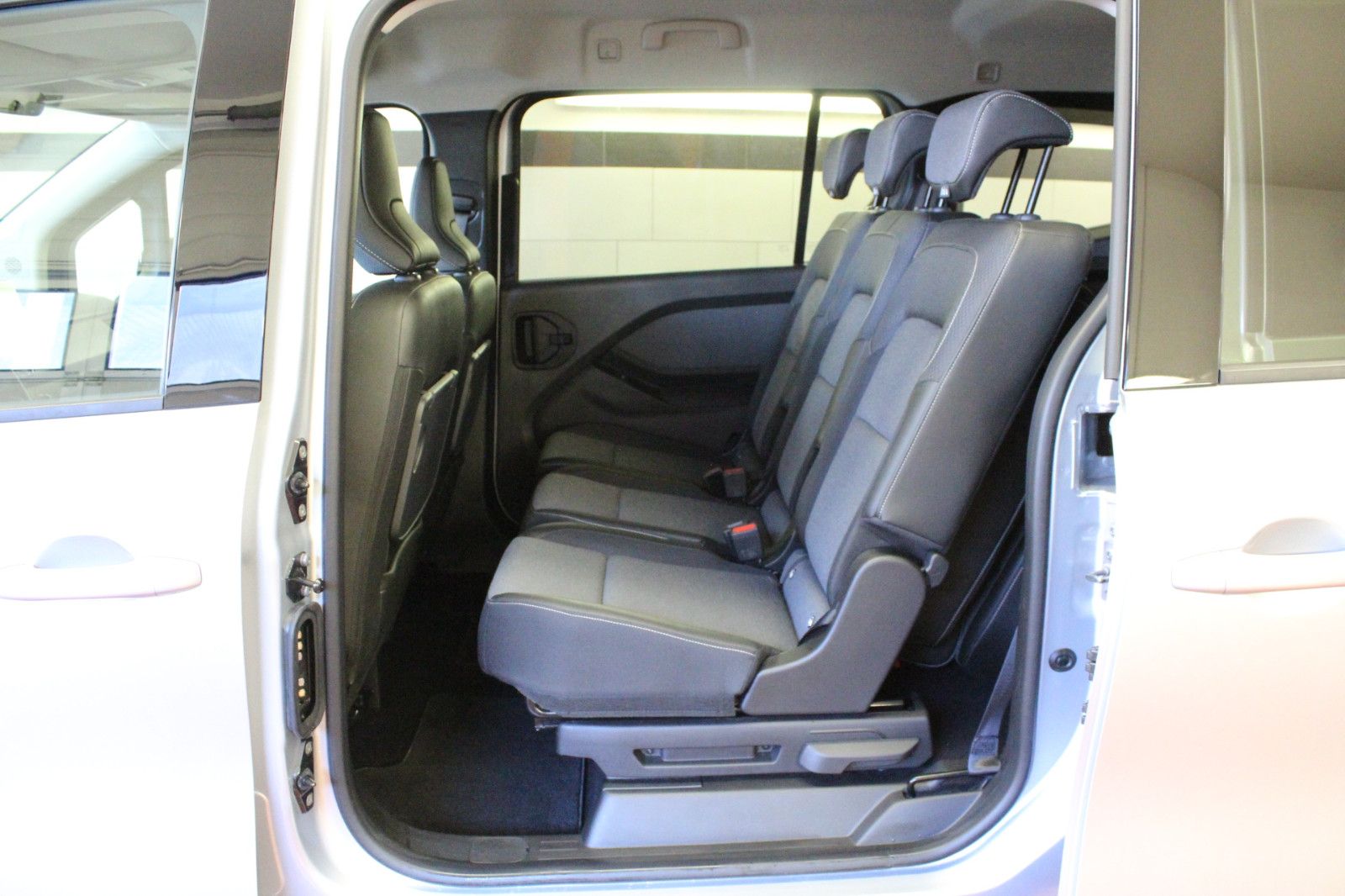 Fahrzeugabbildung Renault Kangoo Grand Techno TCe 130 EDC 7-Sitzer