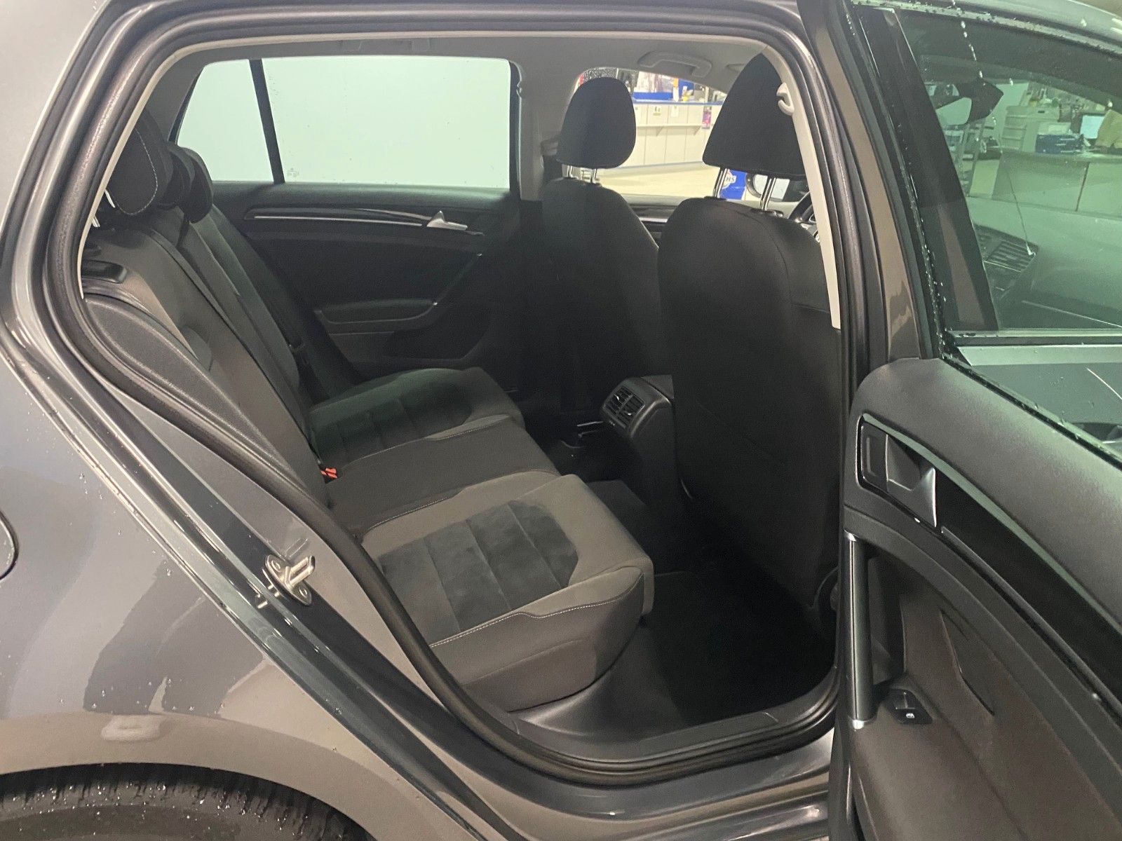 Fahrzeugabbildung Volkswagen Golf 7 1.4 TSI Highline+NAVI+ACC+ergoACTIVE+PDC+