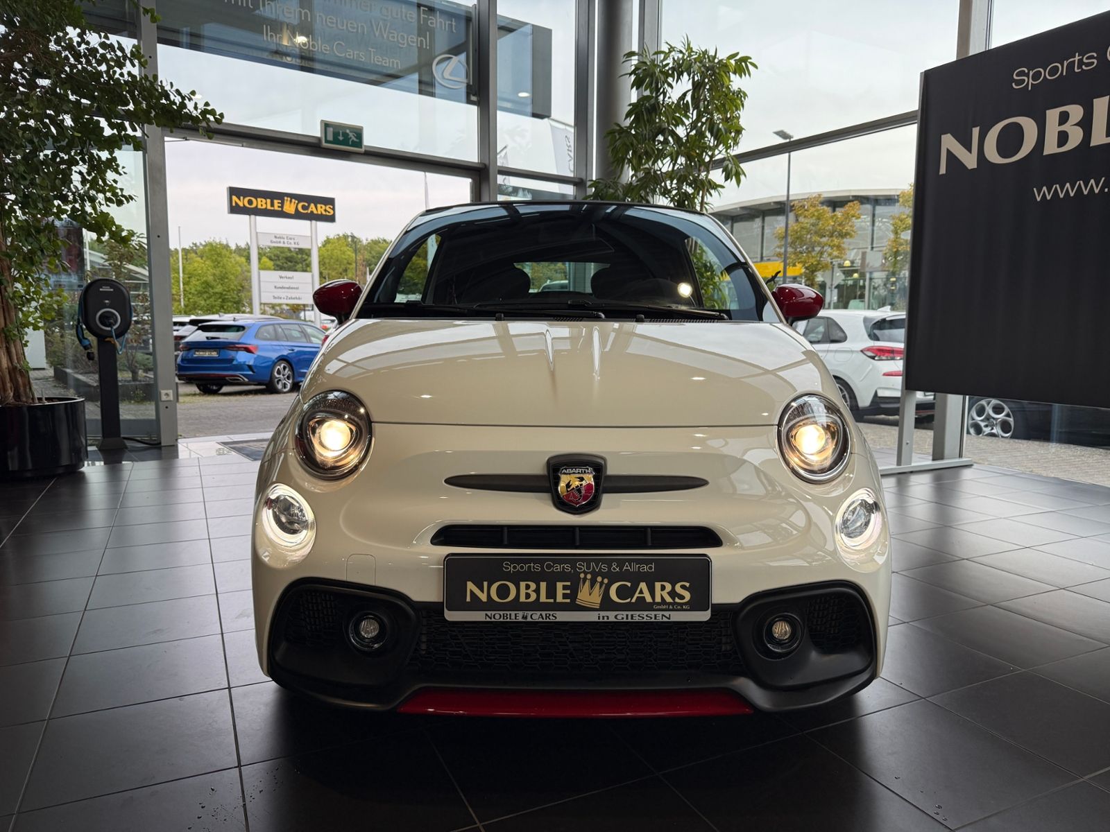 Fahrzeugabbildung Abarth 695C SABELT BREMBO RED-Paket CarPlay