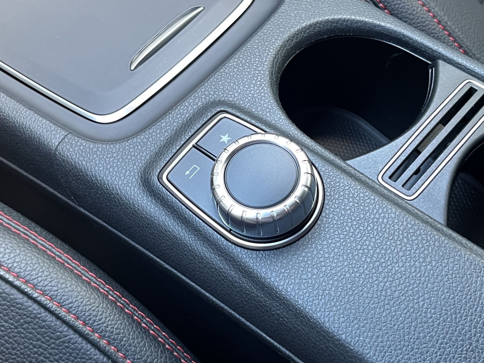 Fahrzeugabbildung Mercedes-Benz GLA 200*Automatik*AMG Line*LED*SHZ*Kam*PDC*NAVI*