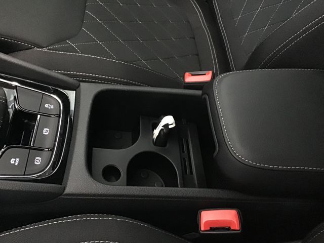Fahrzeugabbildung Skoda Karoq Sportline 1.5 TSI DSG/Navi/DCC/ACC/4xSHZ