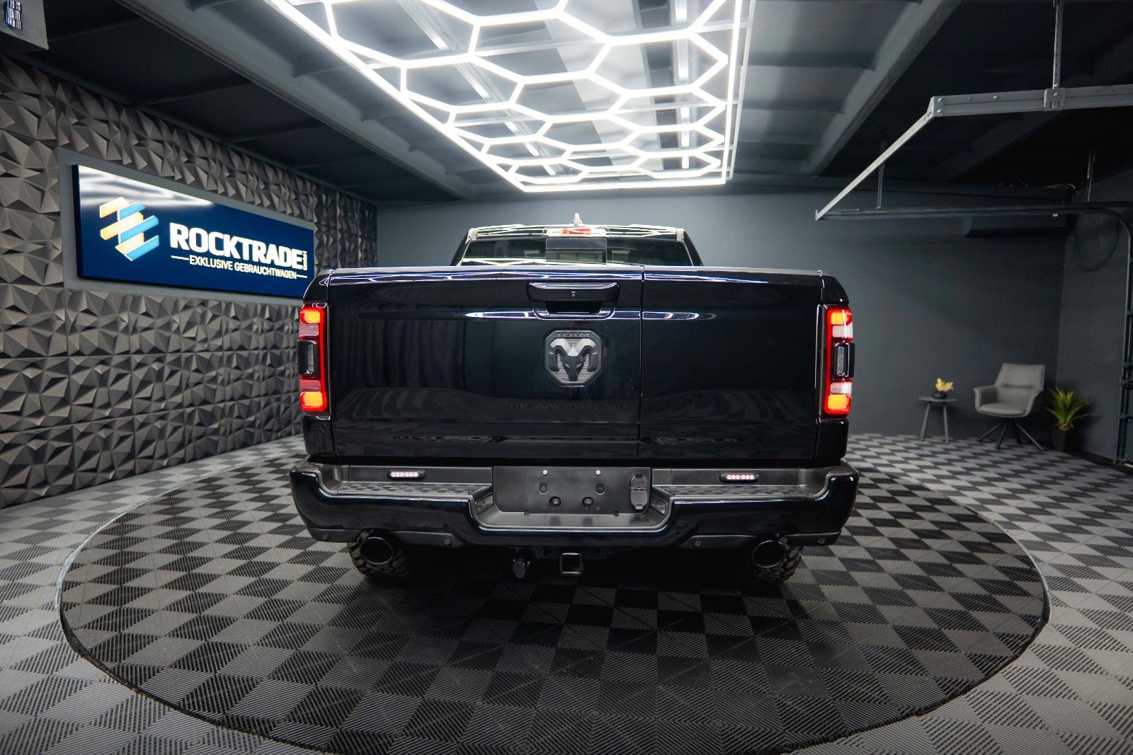 Fahrzeugabbildung Dodge RAM 5.7 V8 HEMI 4x4 REBEL LIMITED RamBox ACC 19%