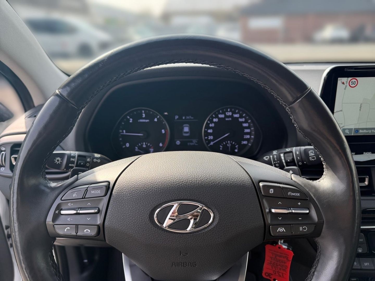 Fahrzeugabbildung Hyundai i30 1.6 CRDi TREND NAVI-P+ACAA+SHZ+KAMERA
