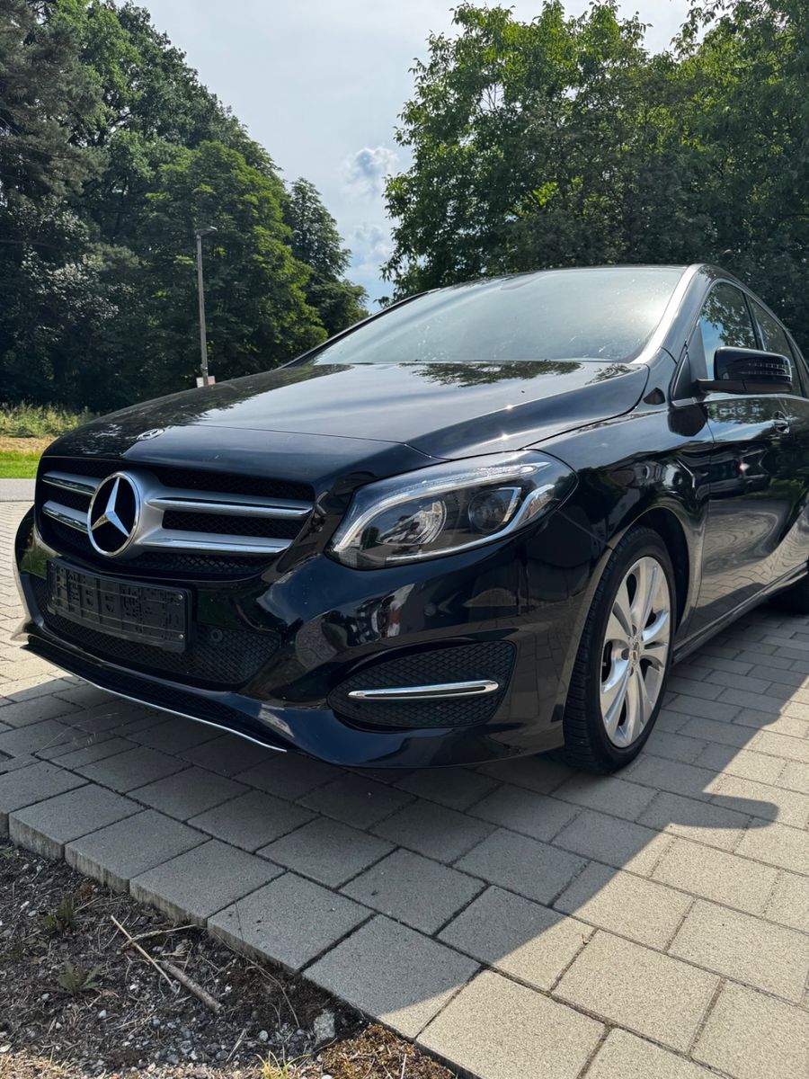 MERCEDES-BENZ B 180 DCT -