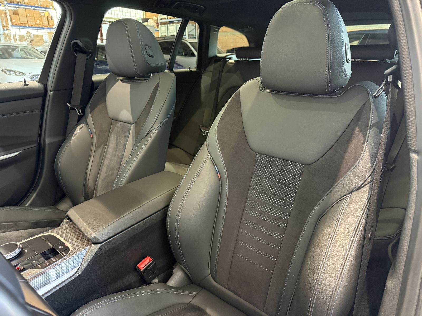 Fahrzeugabbildung BMW 320i |Panoramadach |Anhängerkuppl. |HiFi DAB