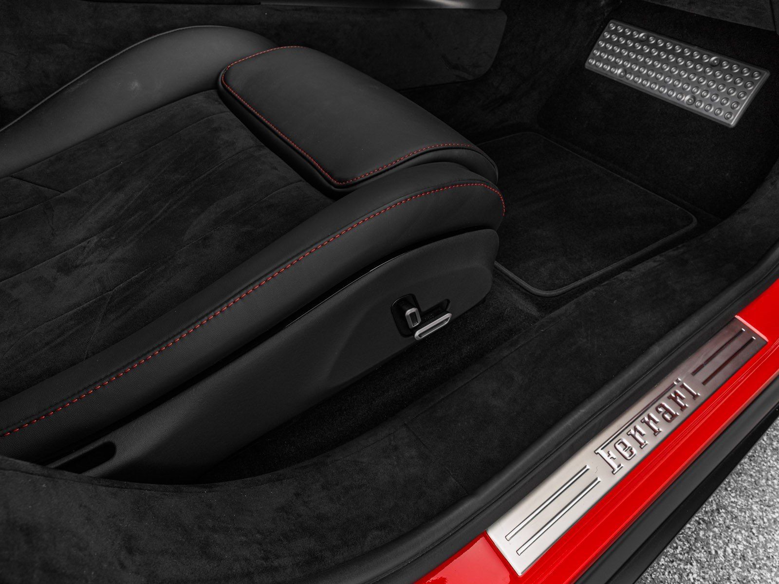 Ferrari Purosangue foto 23