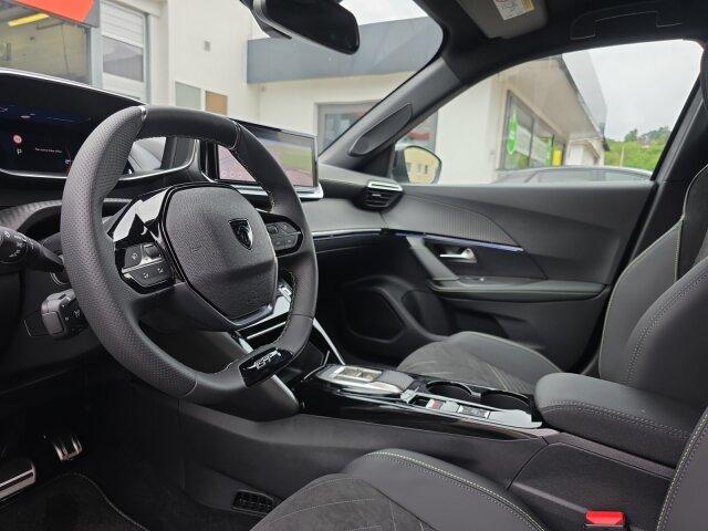 Peugeot 2008 GT 145 BAR +360°Kamera+Pano-Dach+Navi+ACC+