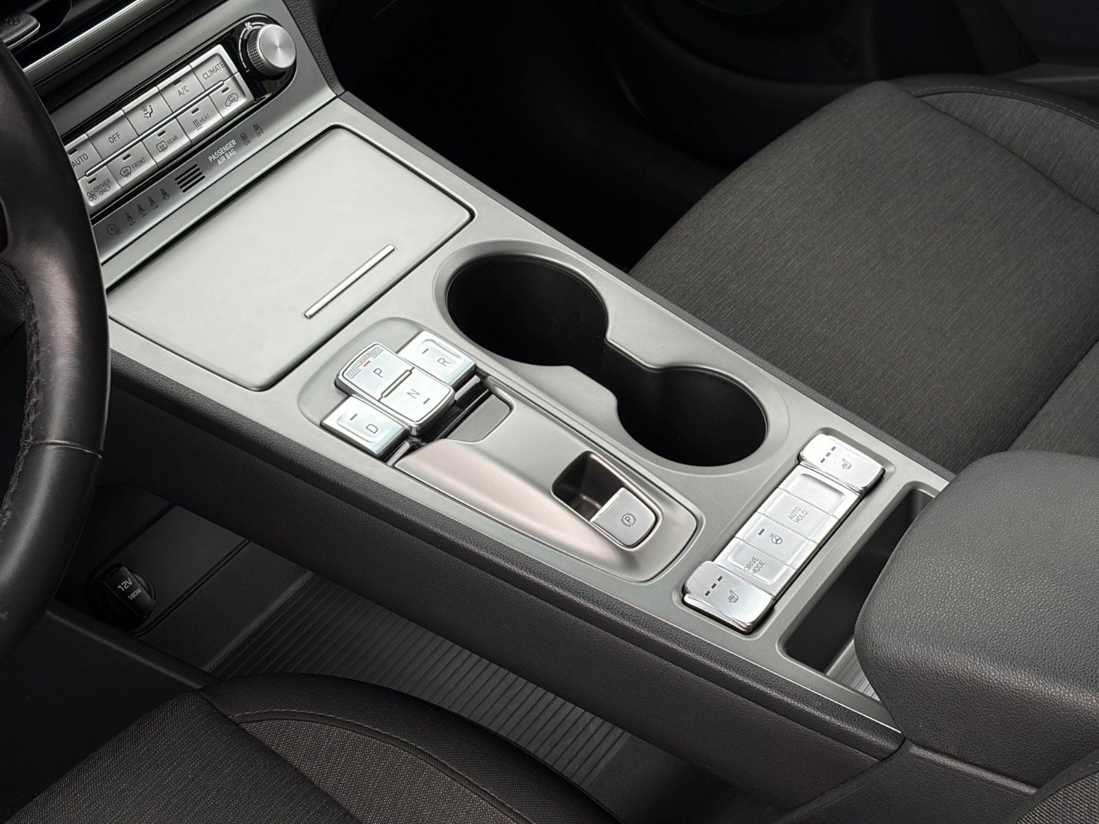 Fahrzeugabbildung Hyundai KONA E Select PDC CAM ACC SHZ LHZ CarPlay Navi