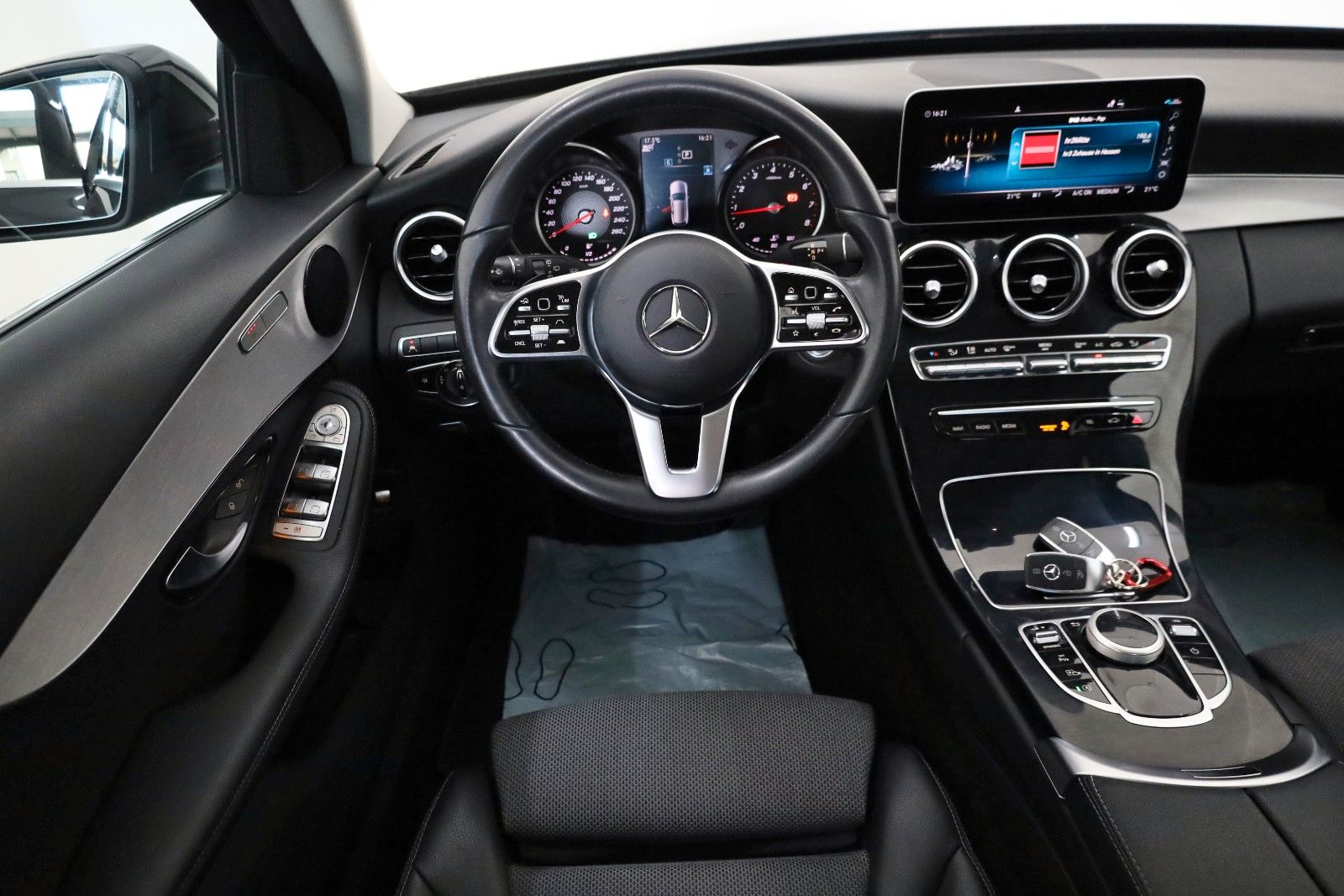 Fahrzeugabbildung Mercedes-Benz C 180 T-Modell,T.Leder,Navi,LED,SH,Kamera,ACC