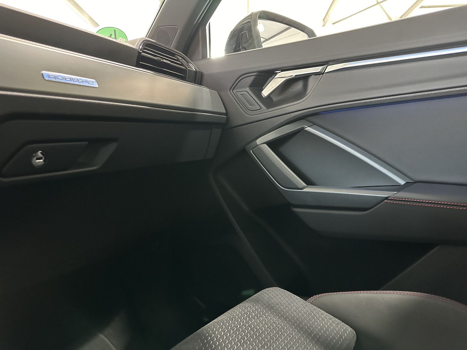 Fahrzeugabbildung Audi Q3 35 TDI quatt S line/Pano/Matrix/´19/RFK/