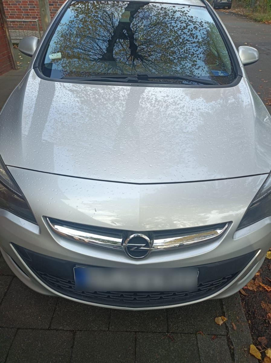 Opel Astra 2015 — interior