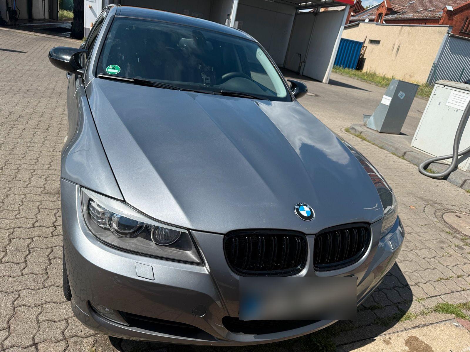 BMW 330 2011 — photo 5