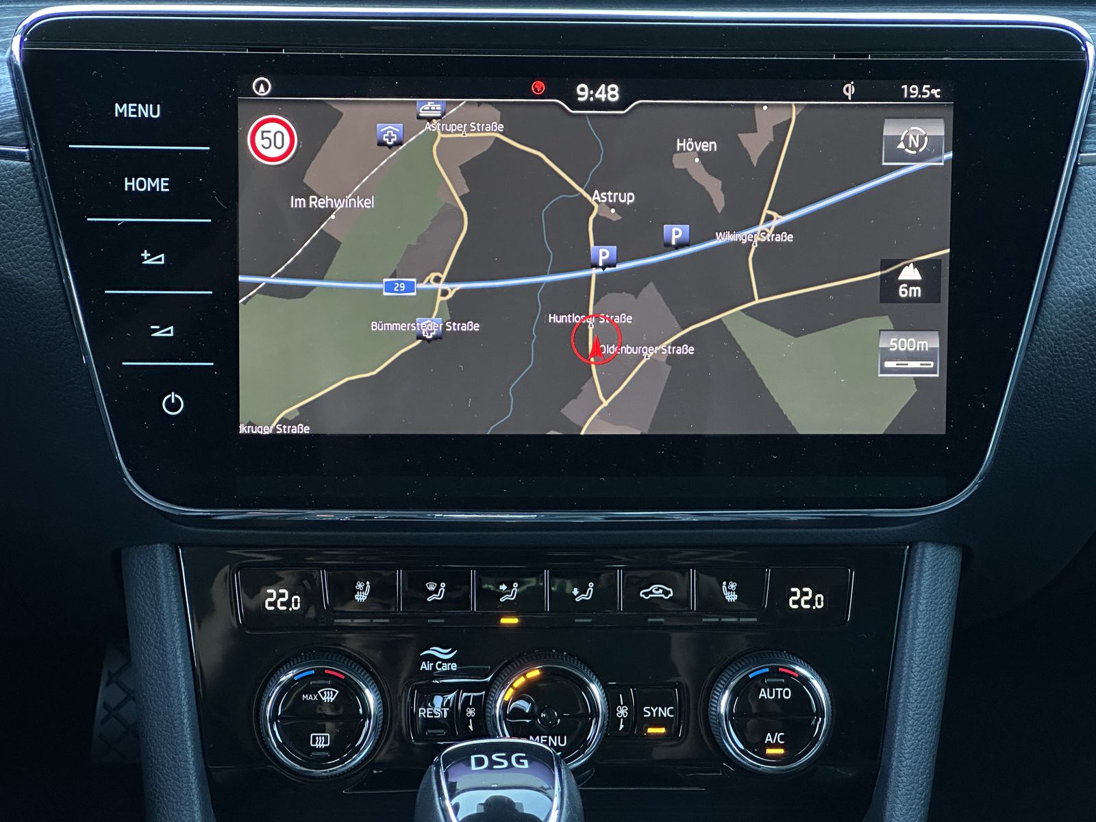 Fahrzeugabbildung SKODA Superb Combi 2.0 TDI Premium Edition NAV+LED+AHK