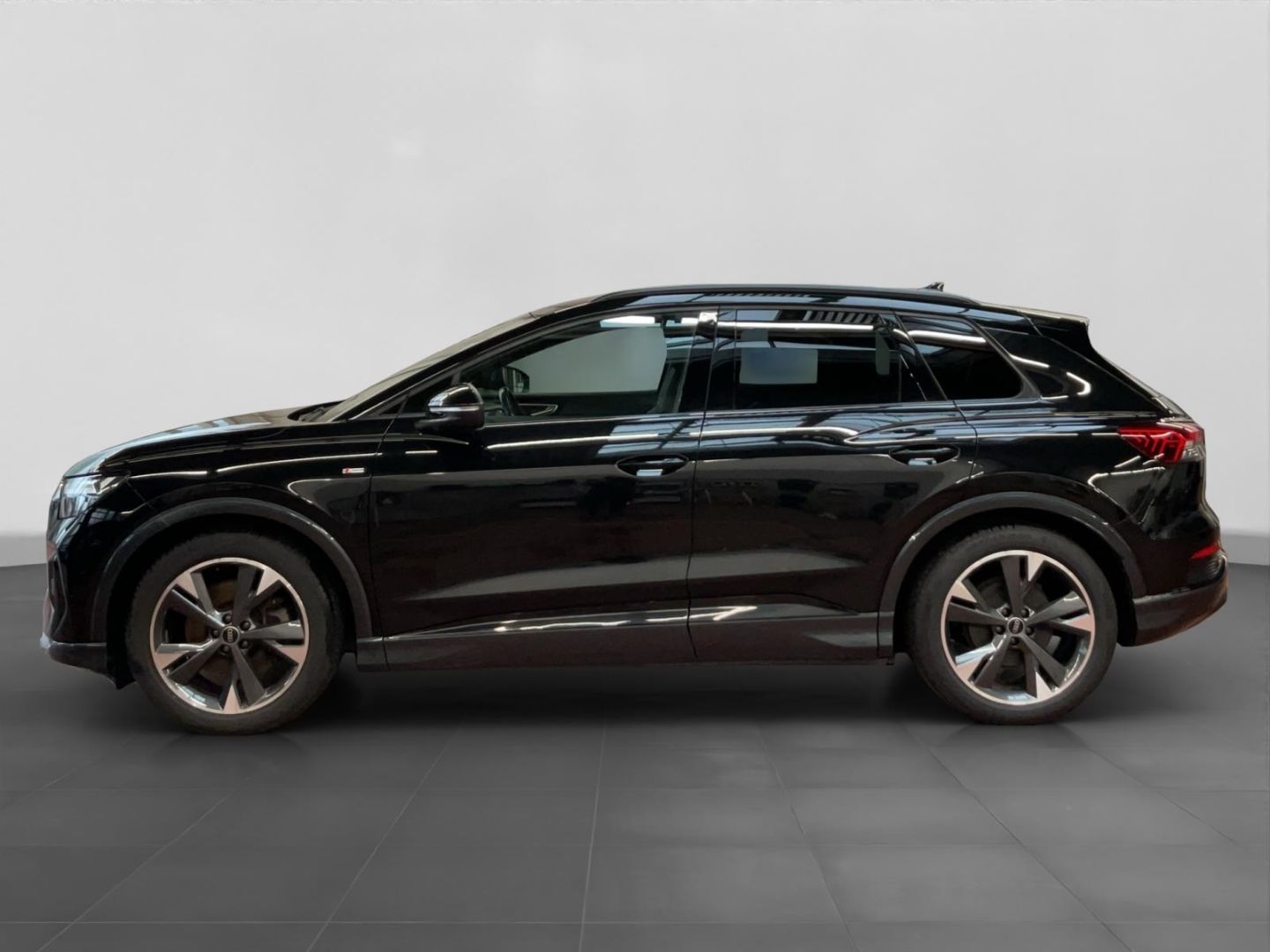 Audi Q4 e-tron 50 quattro 77 kWh Alu LED AHK Kamera A imagem 3