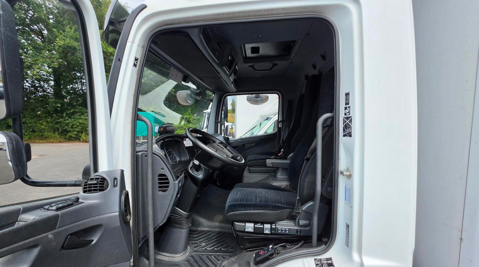 Fahrzeugabbildung Mercedes-Benz Atego 818 L Koffer LBW