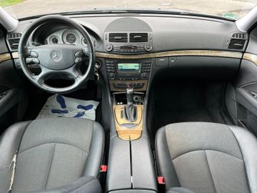 Mercedes E 220 - 12