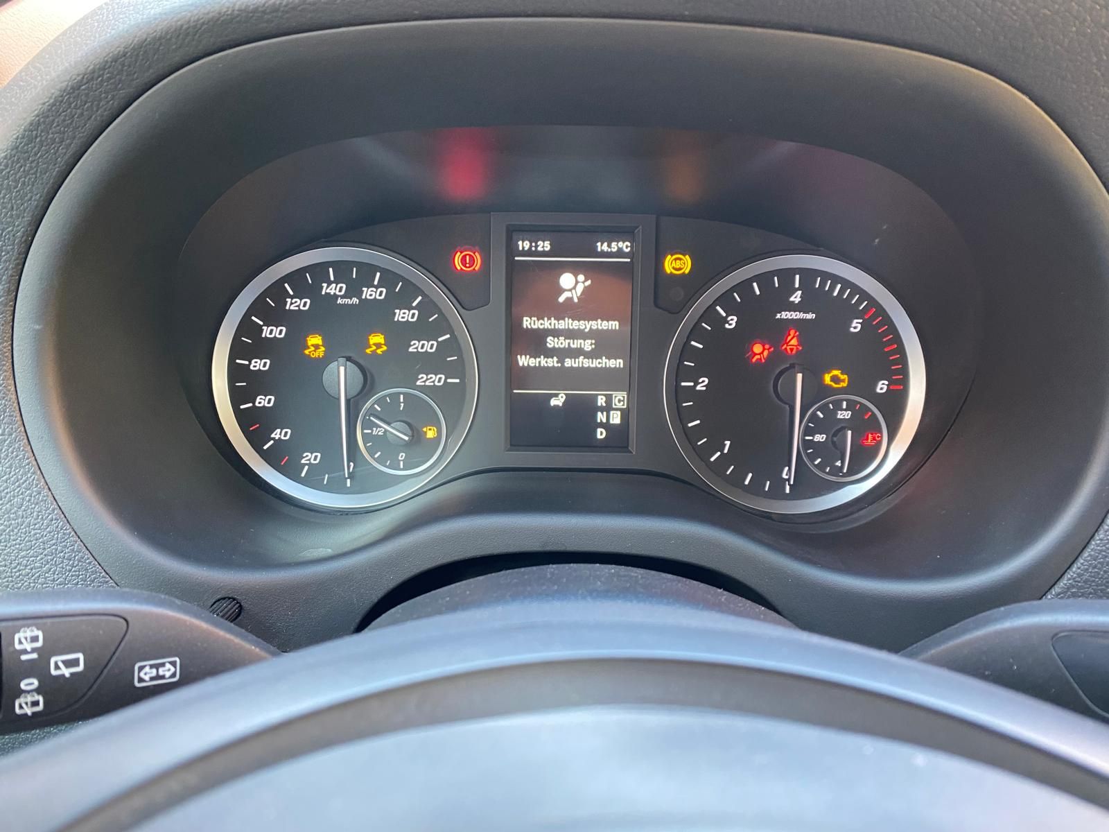 Fahrzeugabbildung Mercedes-Benz Vito 116 d 4x4 PRO Lang/AHK/RFK/Navi/STHZ