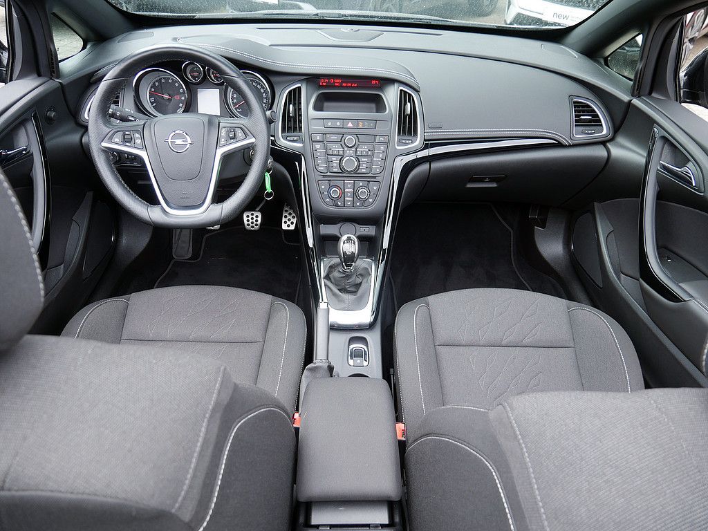 Fahrzeugabbildung Opel Cascada 1.4 Turbo Edition KLIMA PDC SITZHEIZUNG