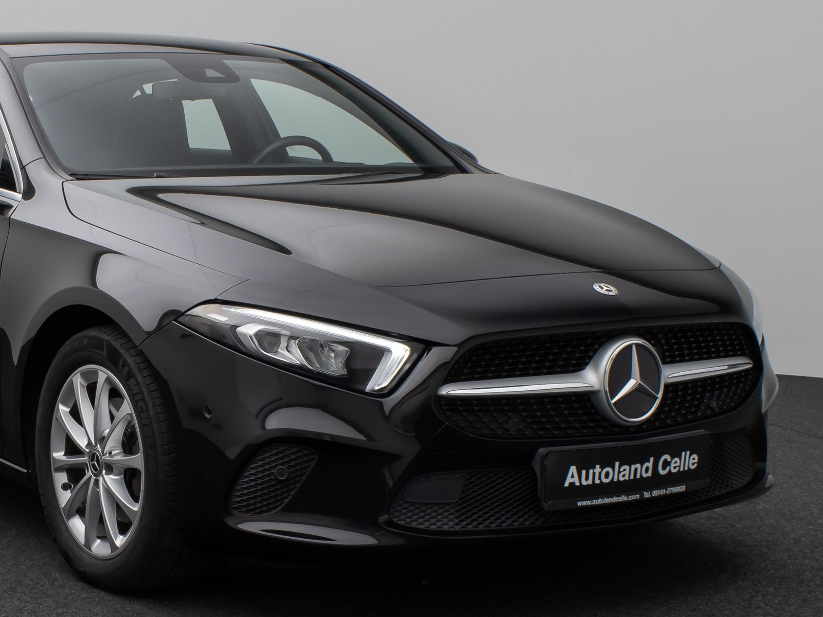 Fahrzeugabbildung Mercedes-Benz A 200 Navi PDC LED Sitzhzg Tempomat Sport 8fach
