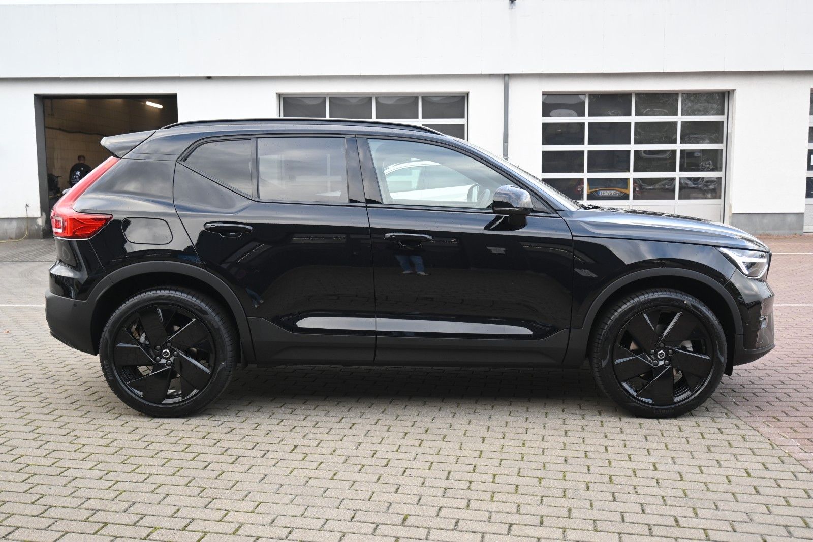 Fahrzeugabbildung Volvo XC40 B3 DKG Plus Black Edition*FSHZG*360°*ACC